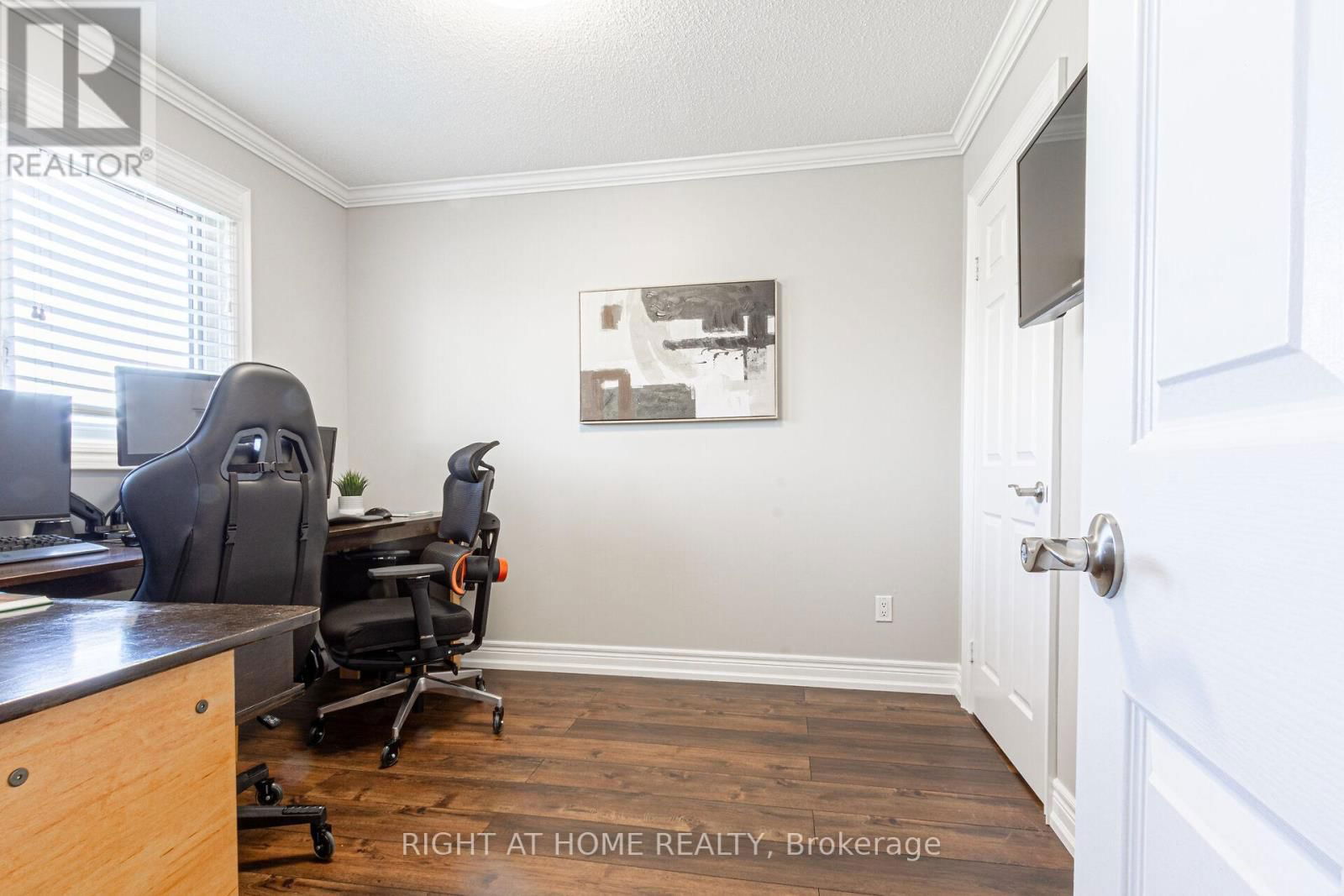 4302 HIGHGATE CRESCENT Image 33