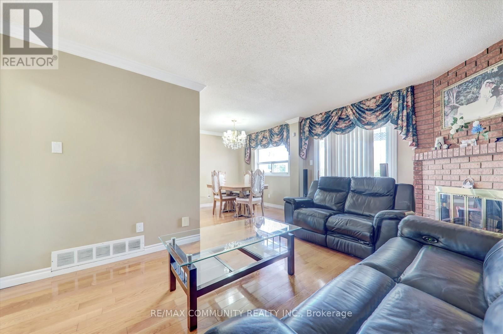 39 AUTUMN GLEN CIRCLE Image 10