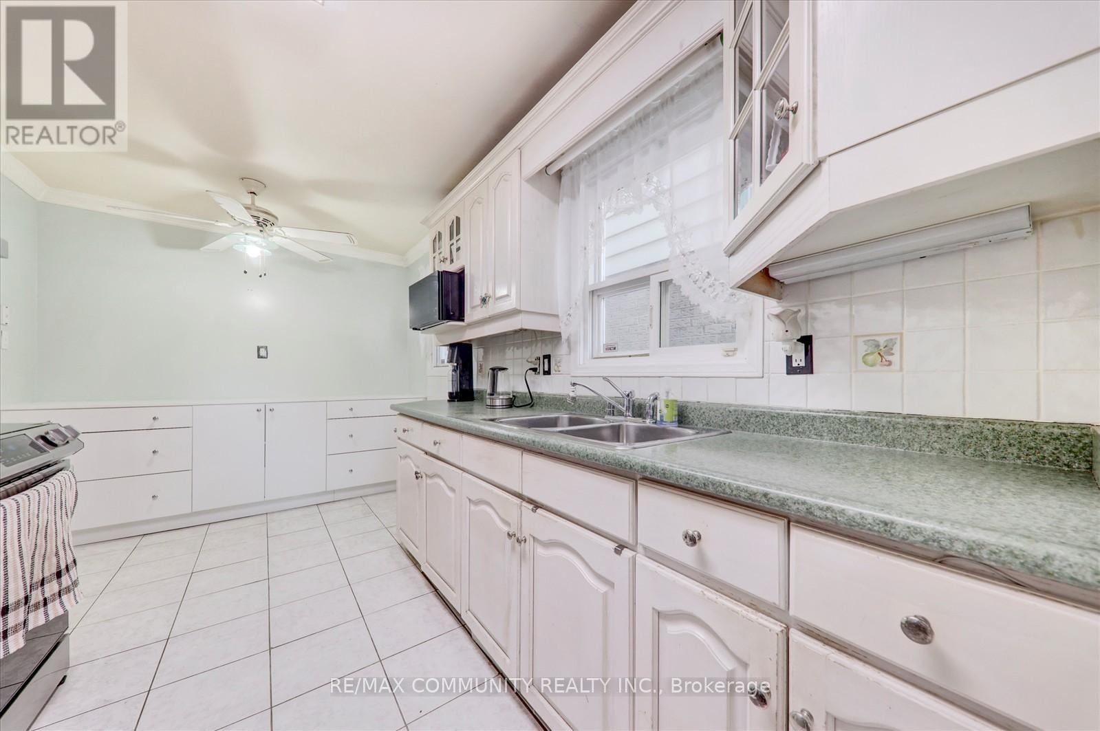 39 AUTUMN GLEN CIRCLE Image 12