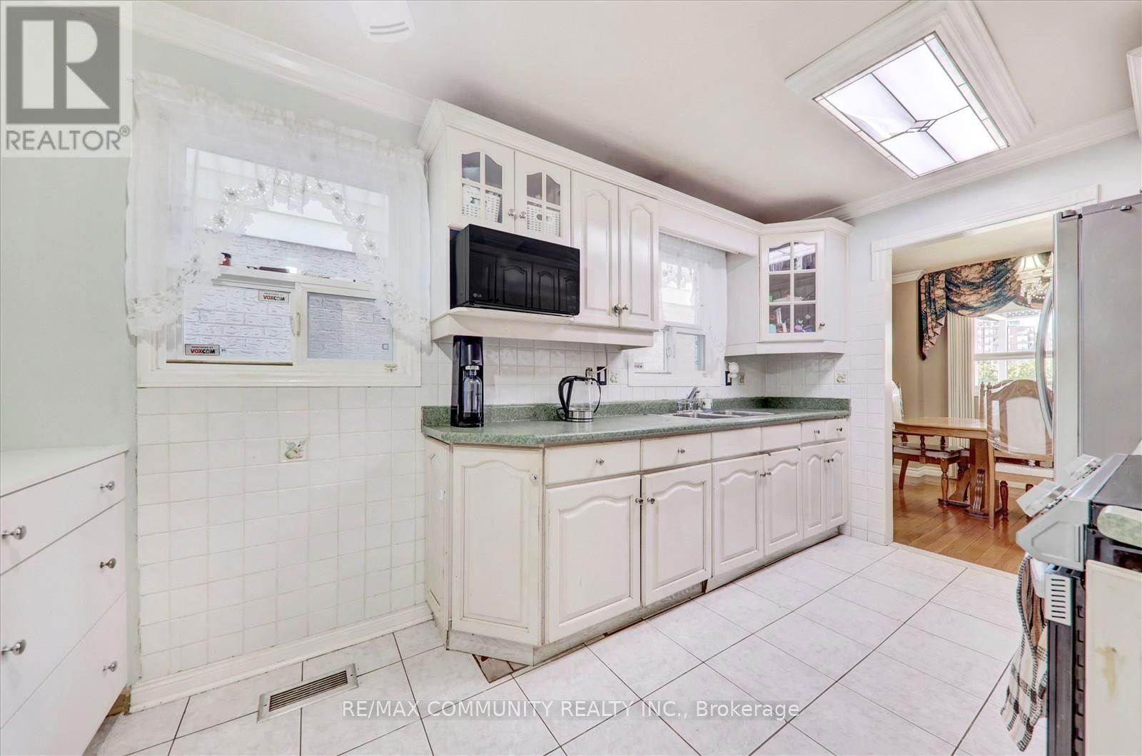 39 AUTUMN GLEN CIRCLE Image 15