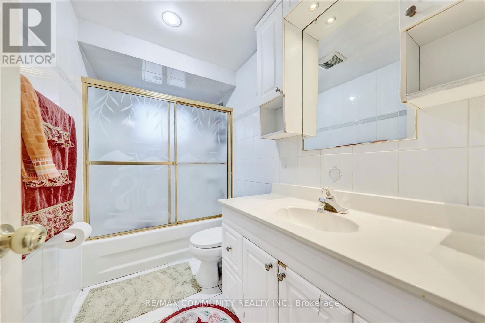 39 AUTUMN GLEN CIRCLE Image 18