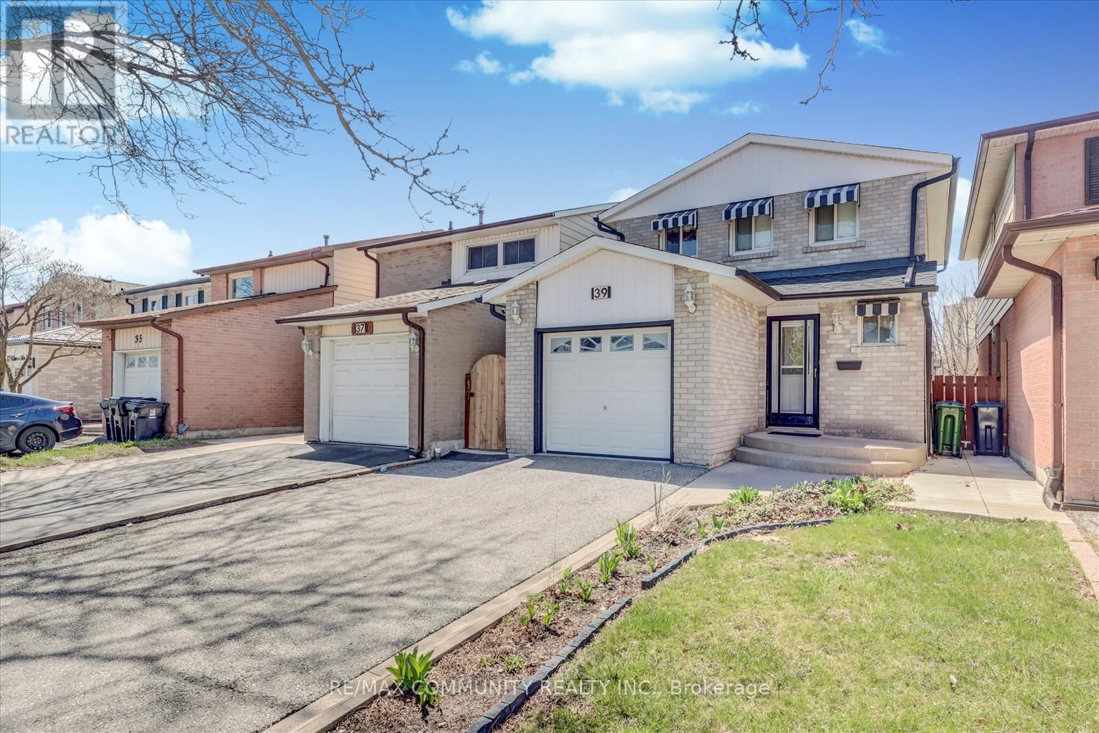 39 AUTUMN GLEN CIRCLE Image 2