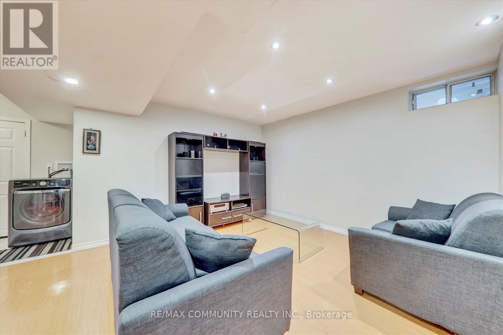39 AUTUMN GLEN CIRCLE Image 25