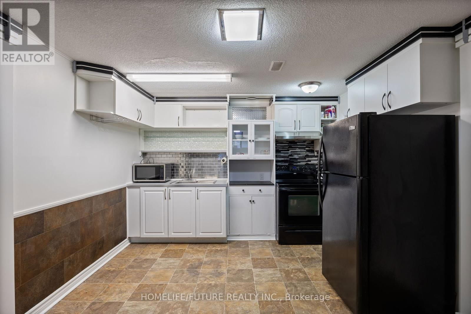 71 HAGAR AVENUE Image 32