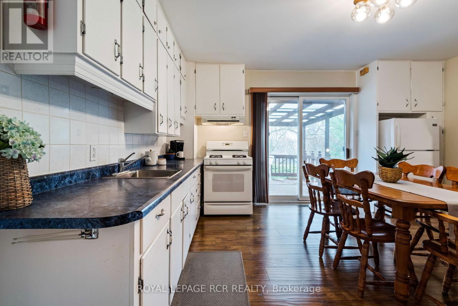 38 SECOND AVENUE Image 10