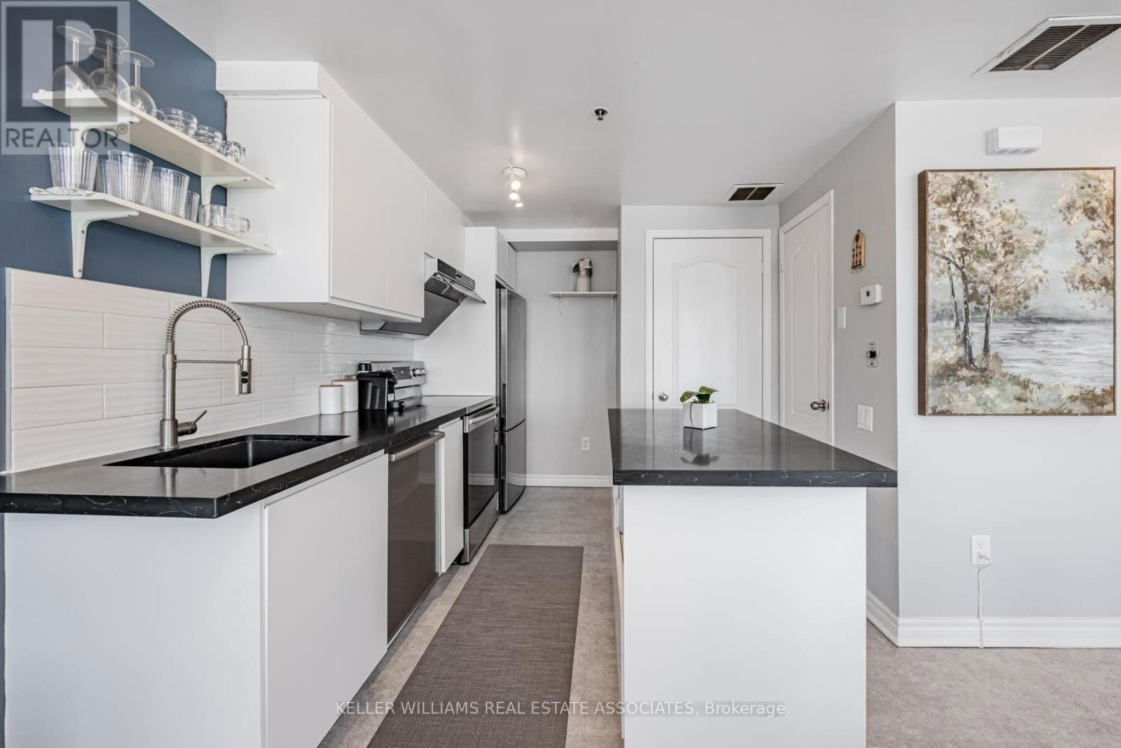 15 - 760 LAWRENCE AVENUE WEST Image 11