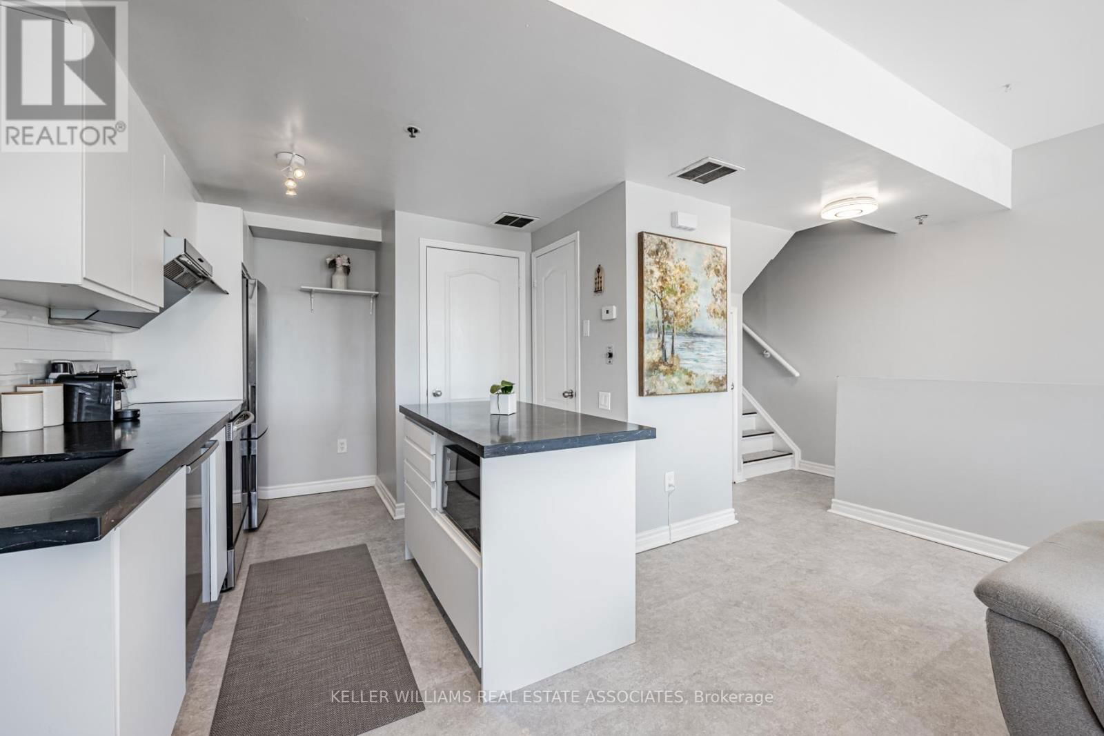 15 - 760 LAWRENCE AVENUE WEST Image 12