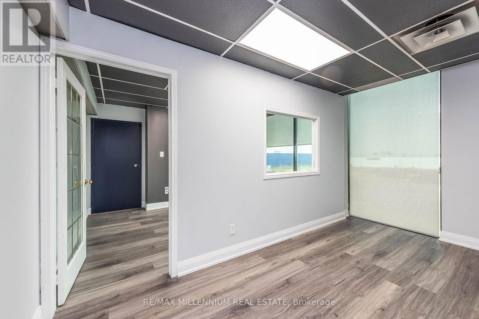 226-229 - 1300 STEELES AVENUE Image 11