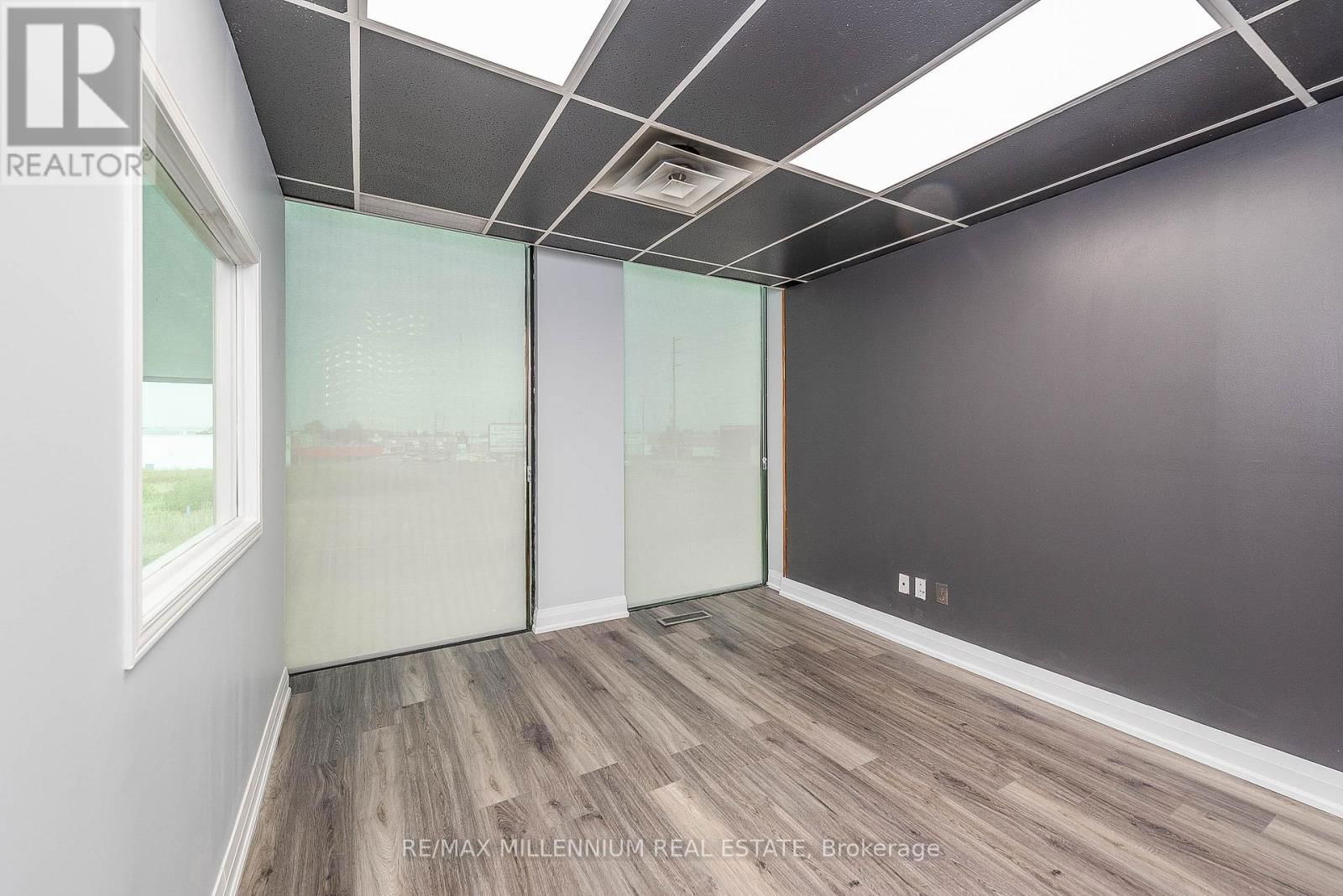 226-229 - 1300 STEELES AVENUE Image 12