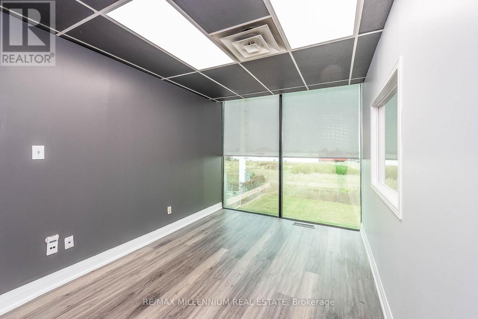 226-229 - 1300 STEELES AVENUE Image 15