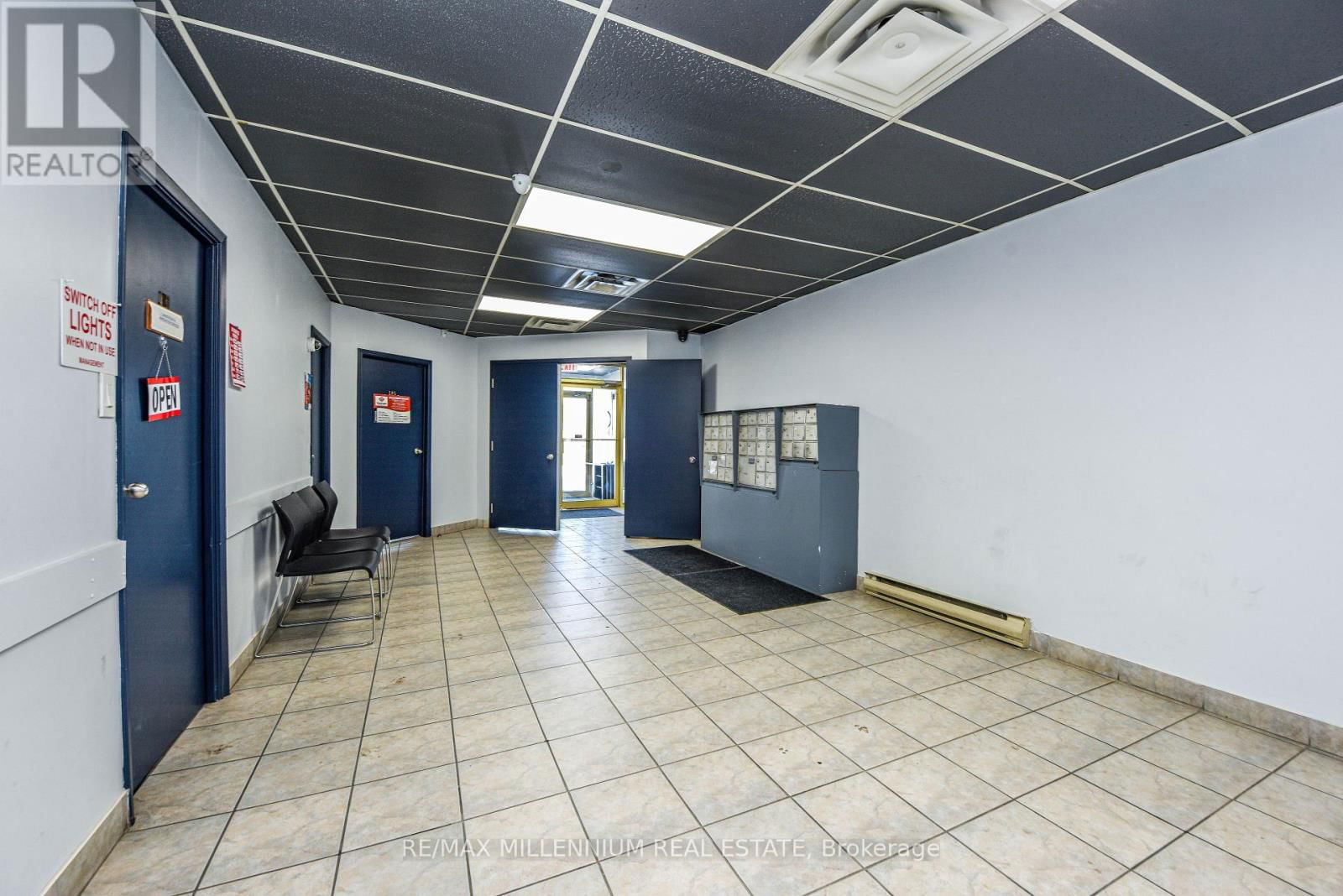 226-229 - 1300 STEELES AVENUE Image 5