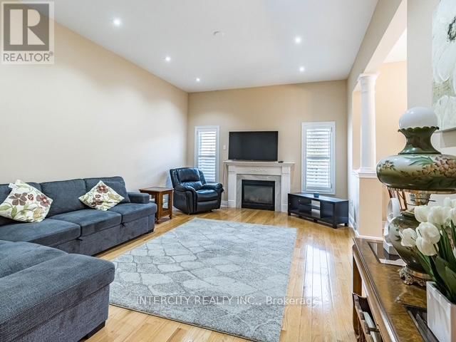 35 FONTAINEBLEU ROAD Image 12