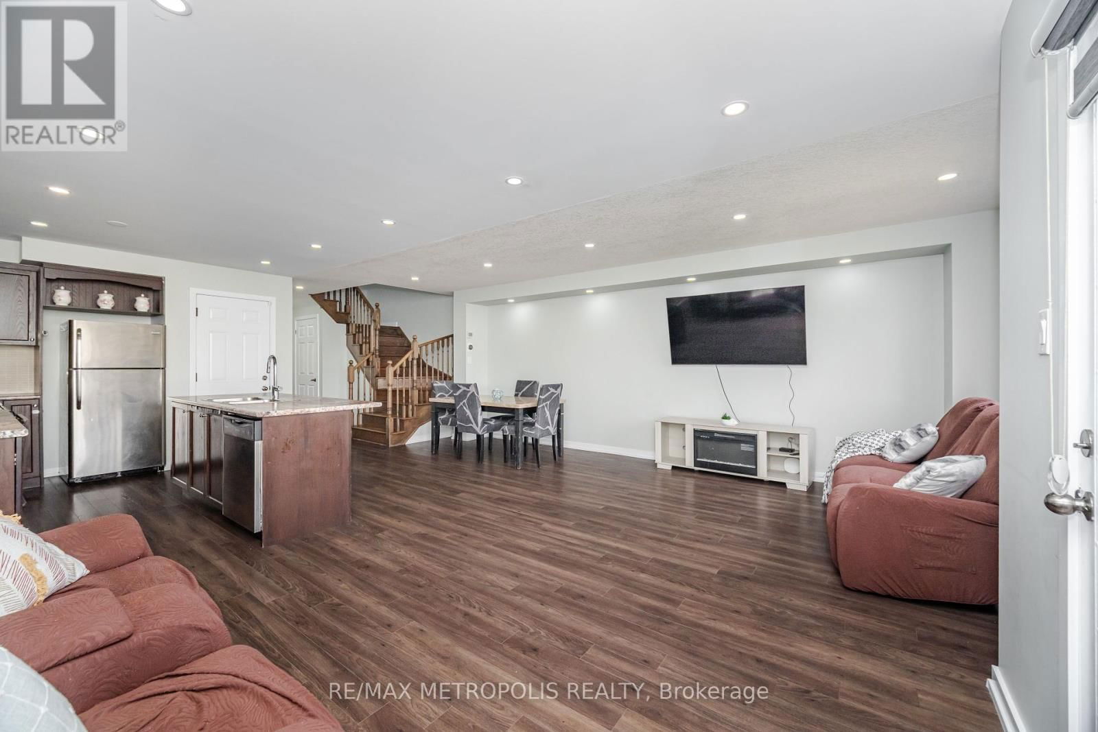 4 EDSEL ROAD Image 15