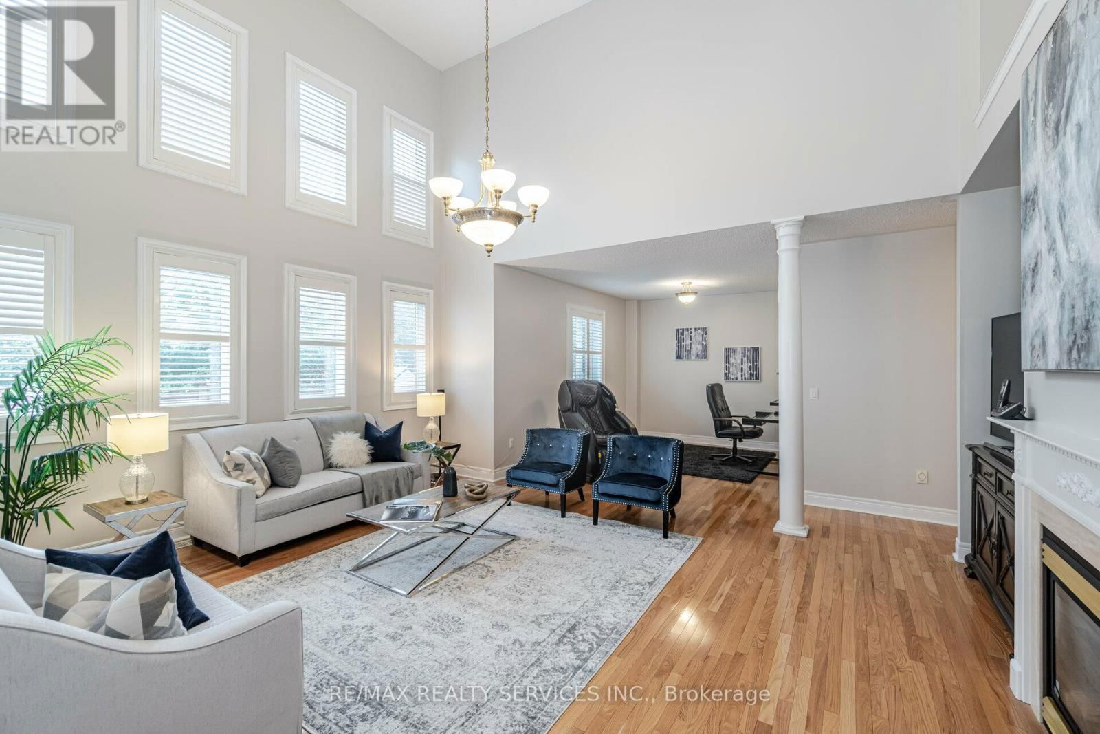 32 RADIAL STREET Image 16