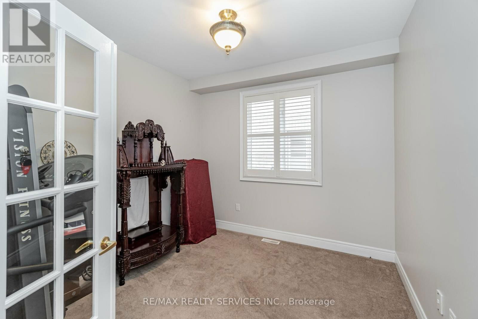 32 RADIAL STREET Image 20