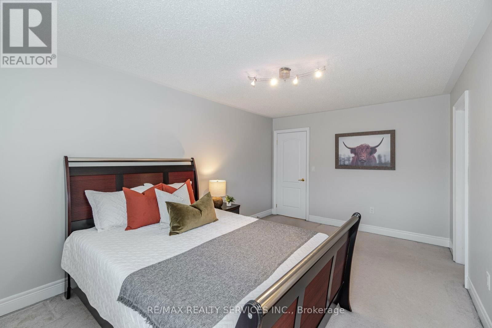 32 RADIAL STREET Image 29