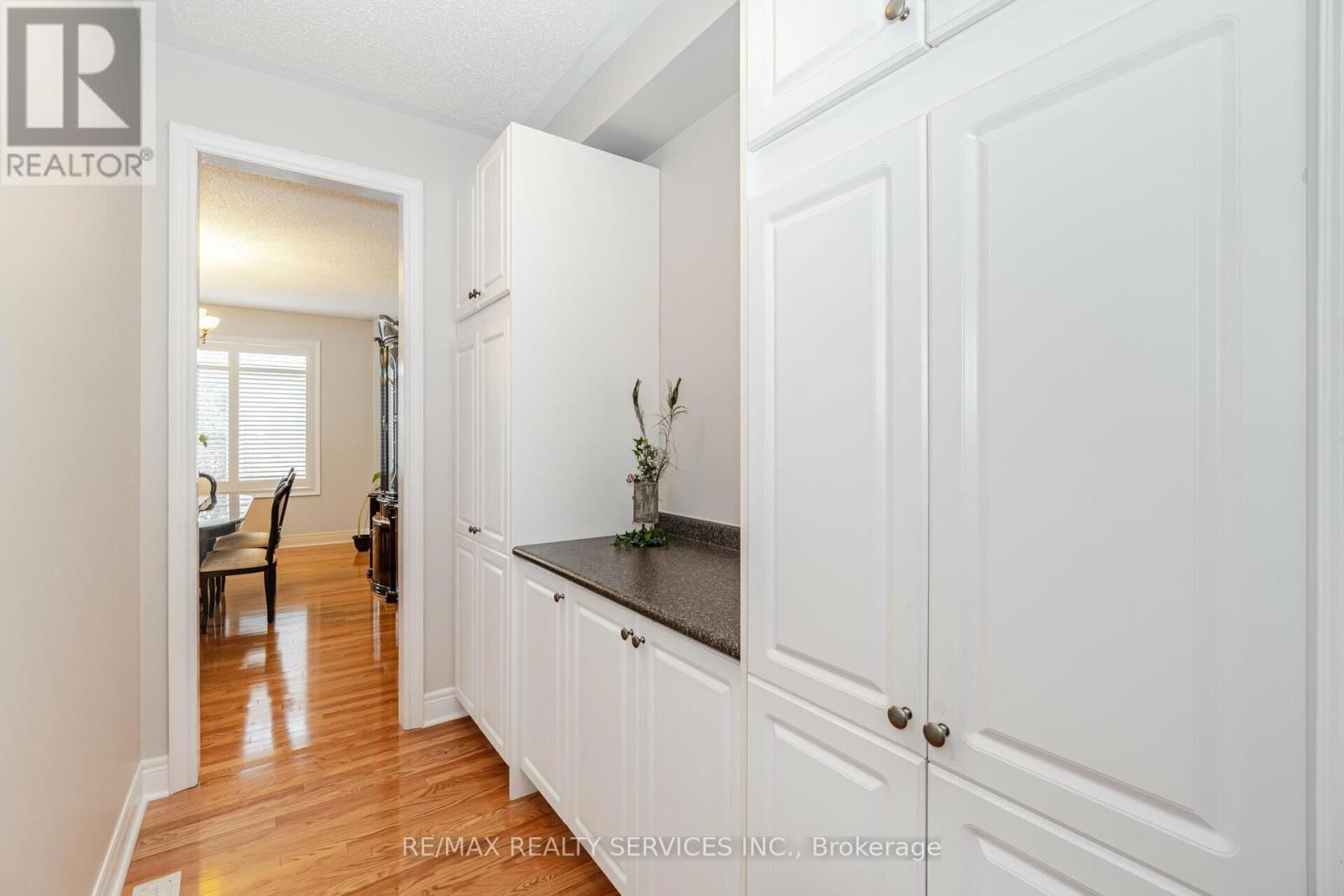 32 RADIAL STREET Image 8