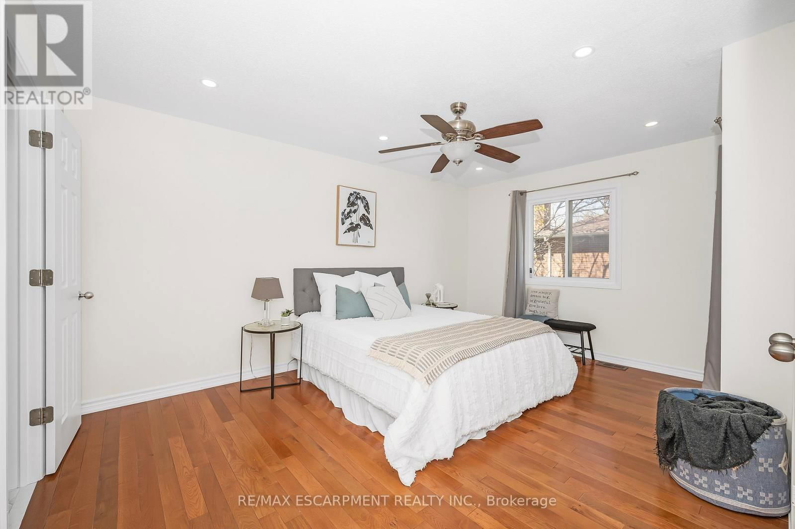 2728 GUILFORD CRESCENT Image 23