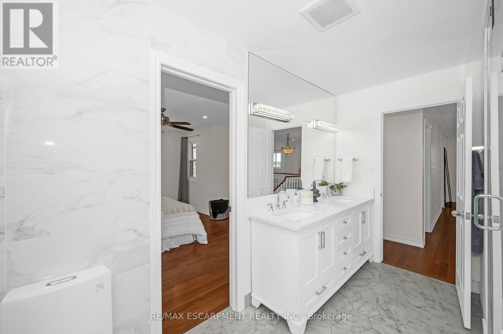 2728 GUILFORD CRESCENT Image 25