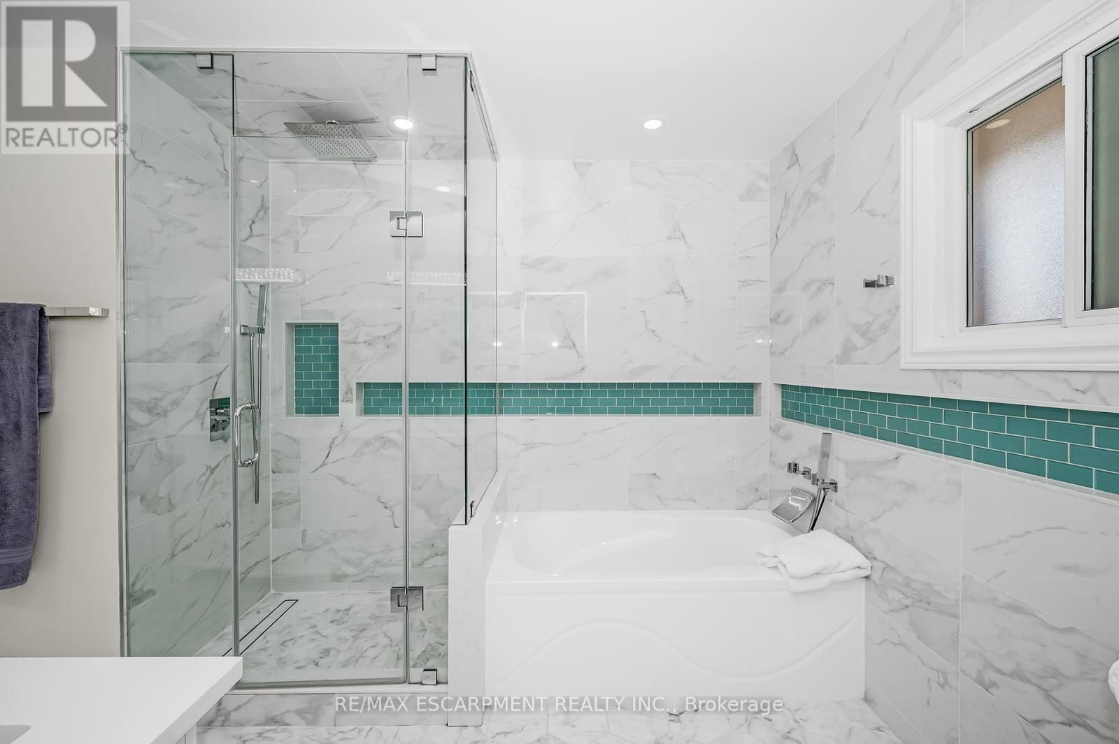 2728 GUILFORD CRESCENT Image 26