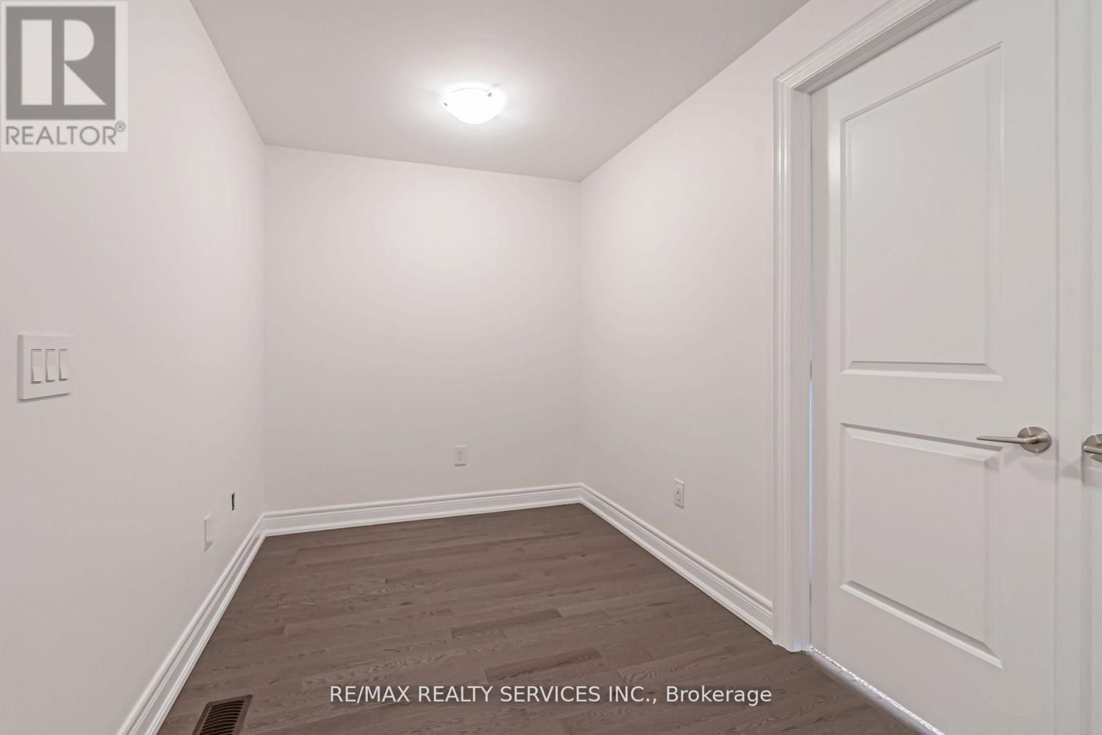 25 ENCLAVE TRAIL Image 16