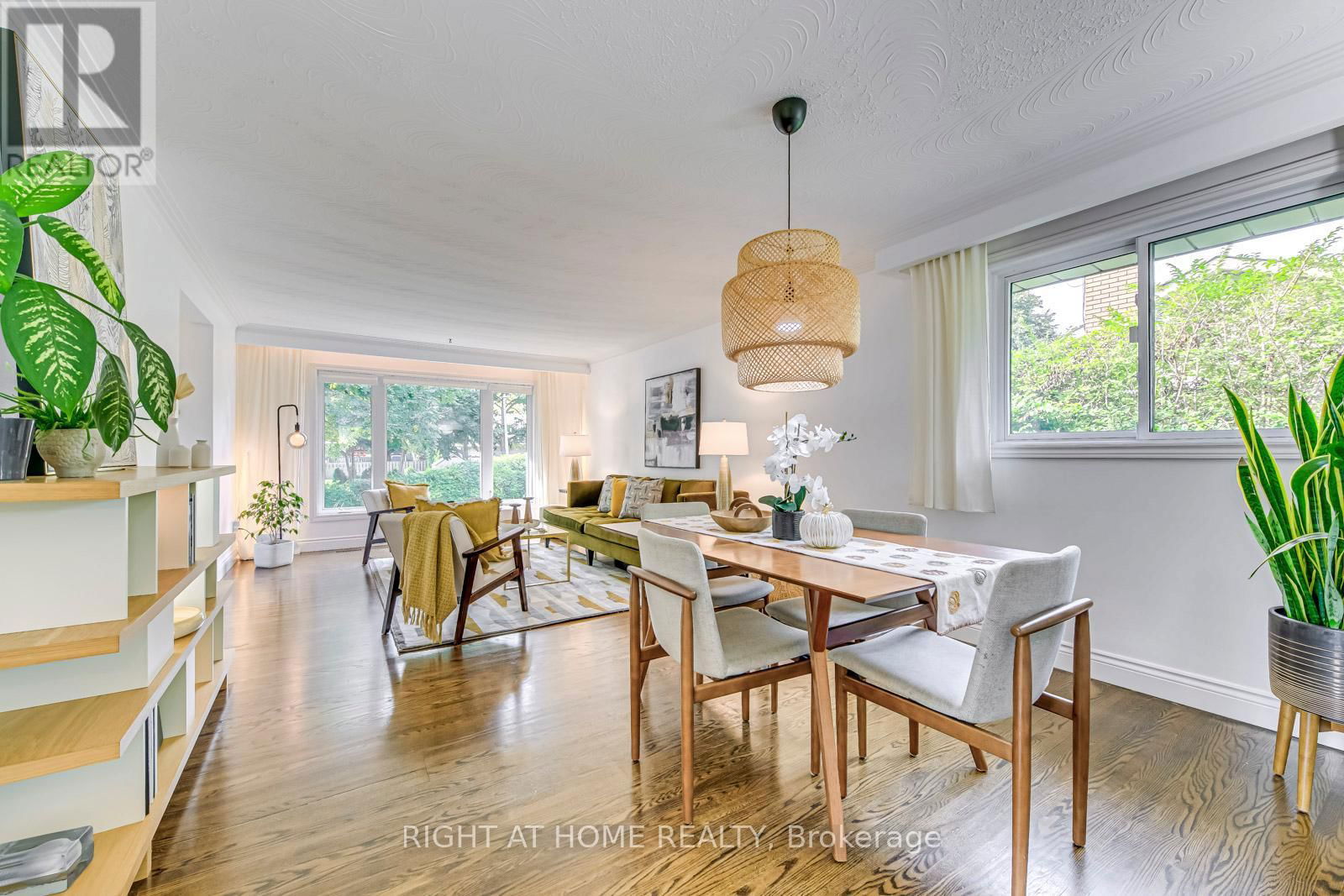 1306 NAPIER CRESCENT Image 12