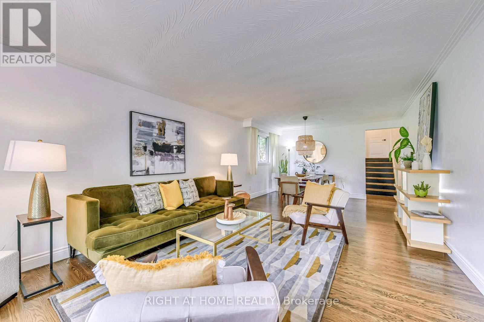 1306 NAPIER CRESCENT Image 14