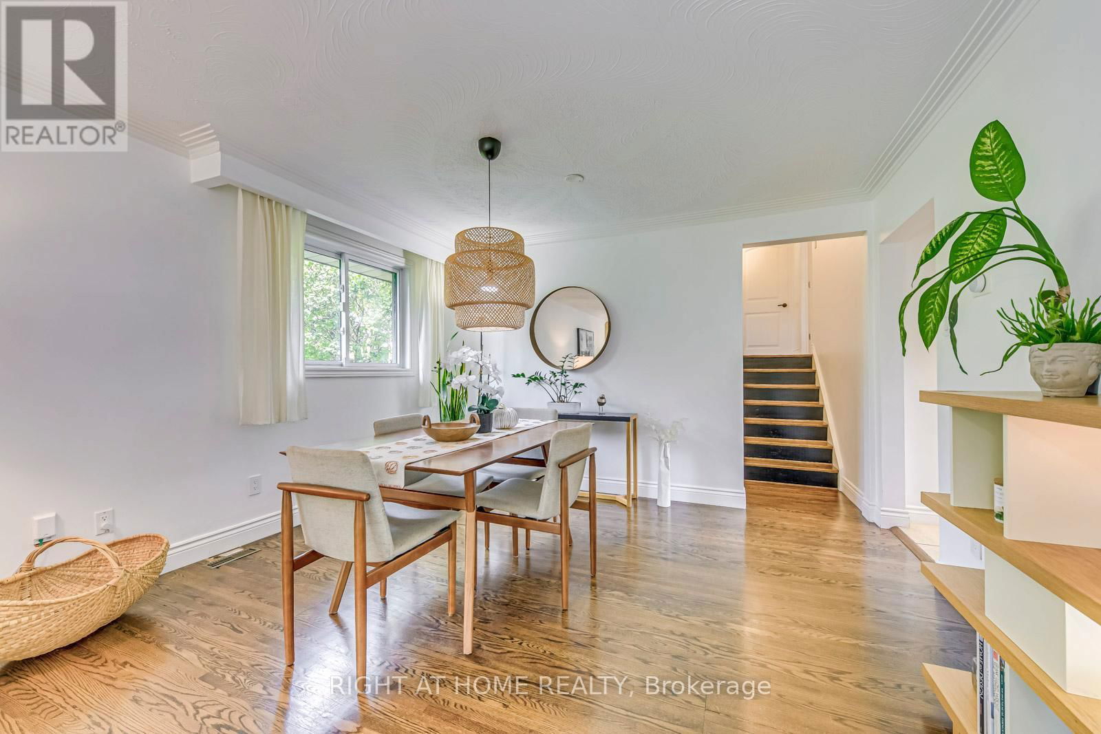 1306 NAPIER CRESCENT Image 15