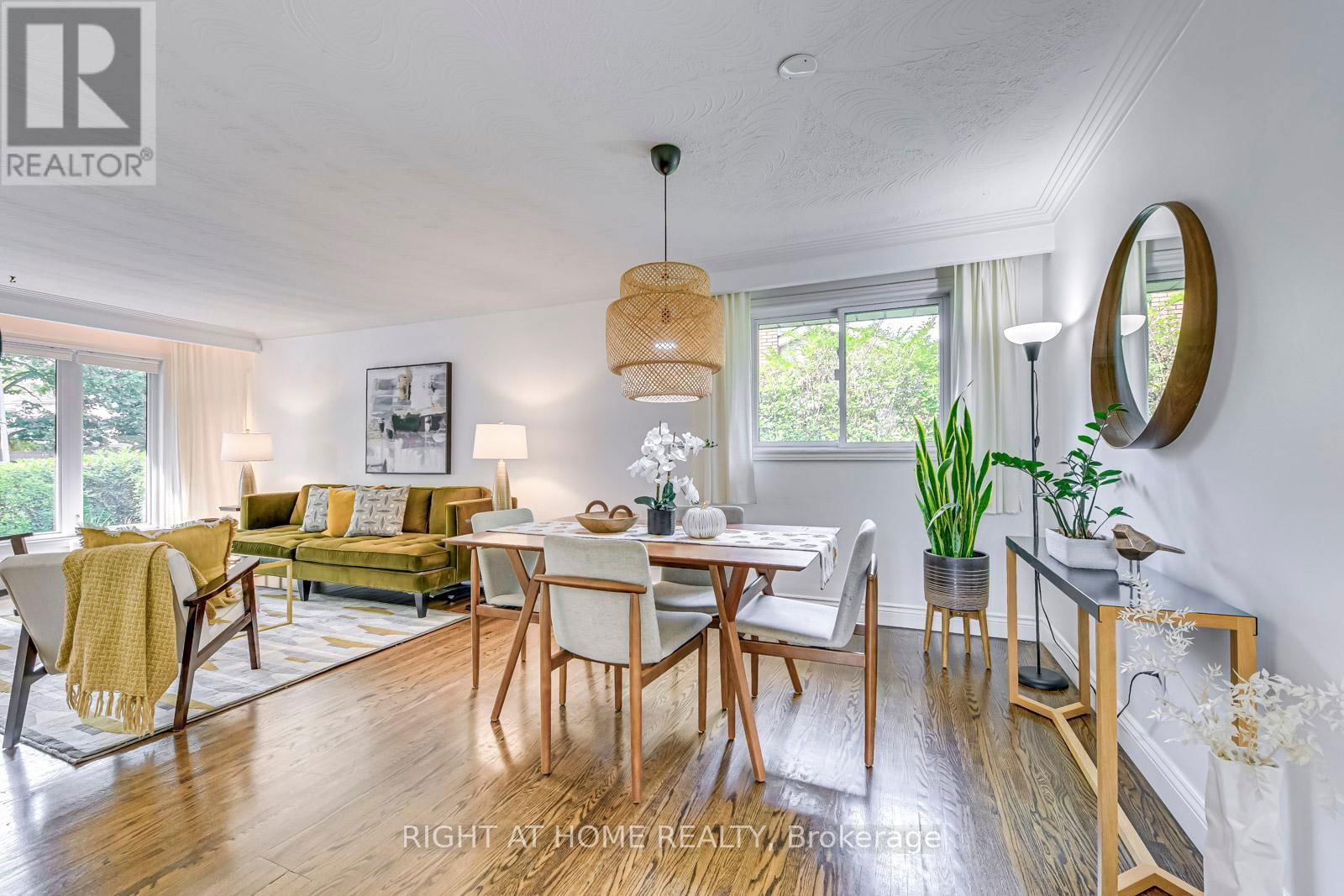 1306 NAPIER CRESCENT Image 16