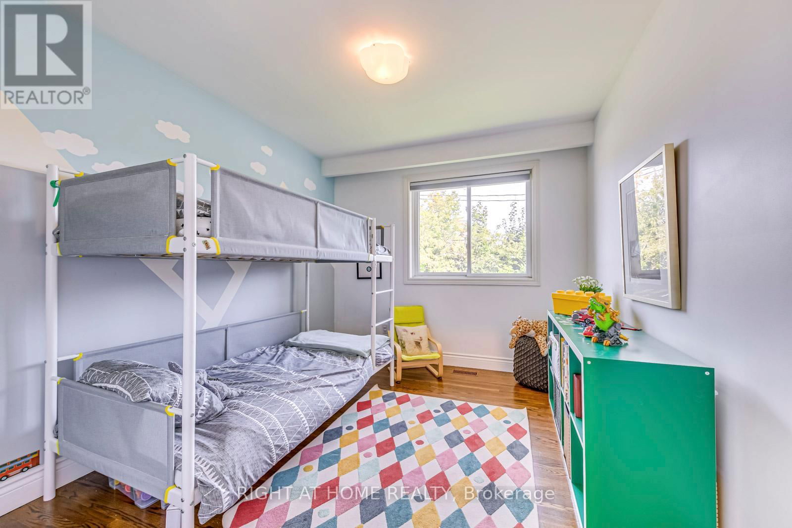1306 NAPIER CRESCENT Image 19
