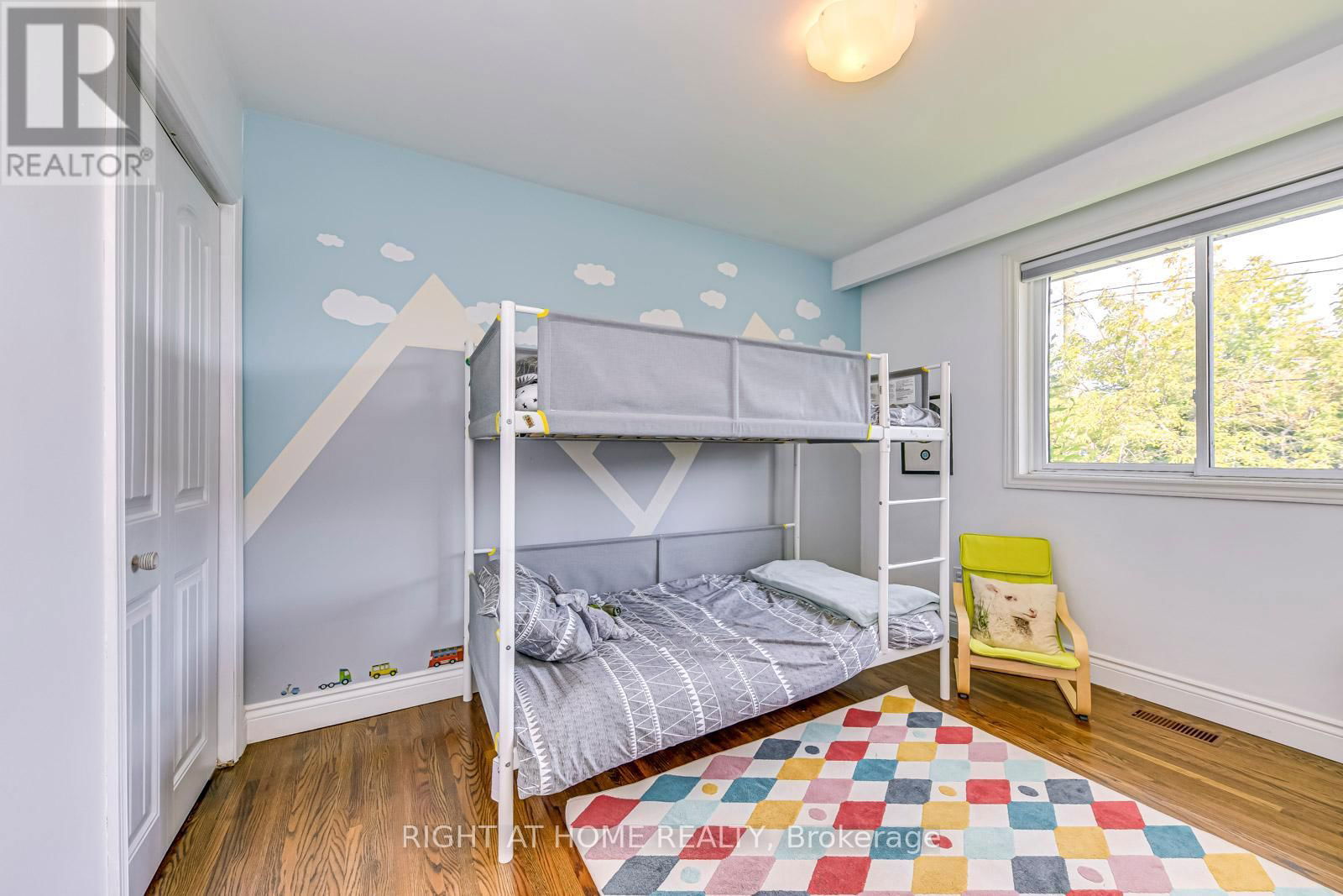 1306 NAPIER CRESCENT Image 20