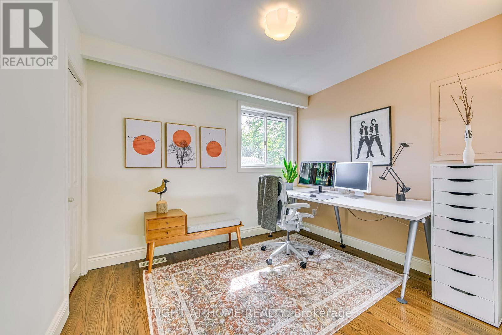 1306 NAPIER CRESCENT Image 21