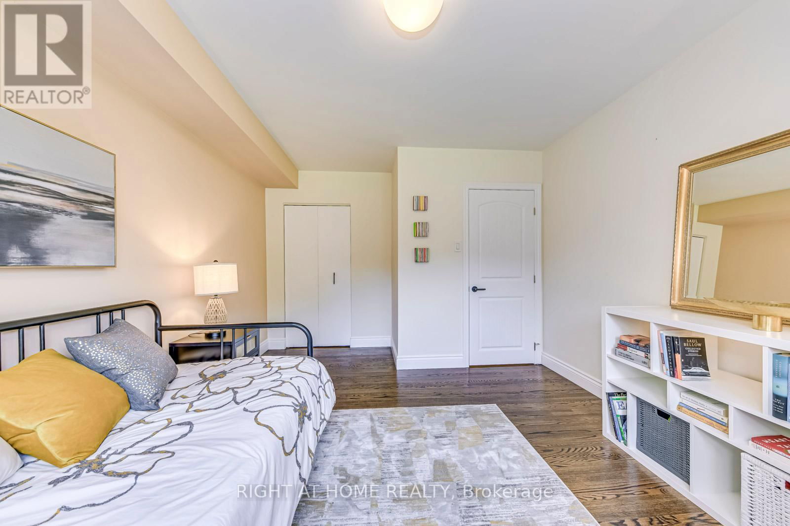 1306 NAPIER CRESCENT Image 26