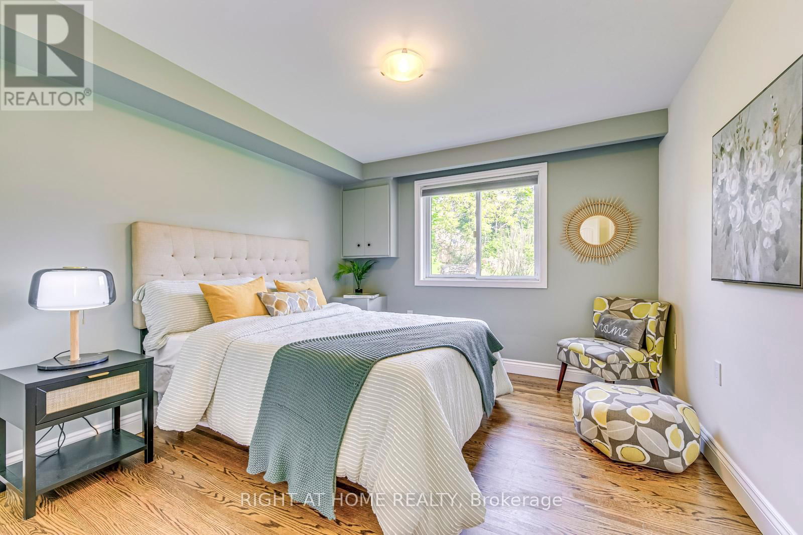 1306 NAPIER CRESCENT Image 27