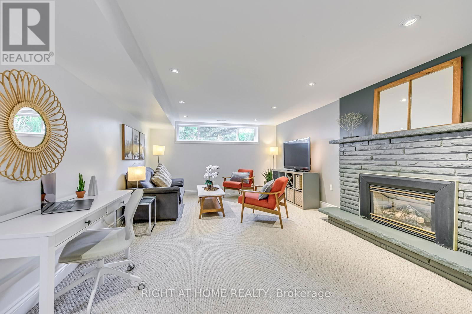 1306 NAPIER CRESCENT Image 33