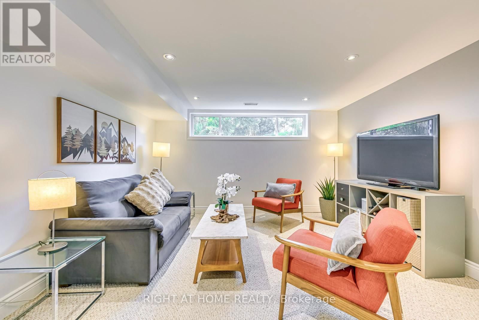 1306 NAPIER CRESCENT Image 34