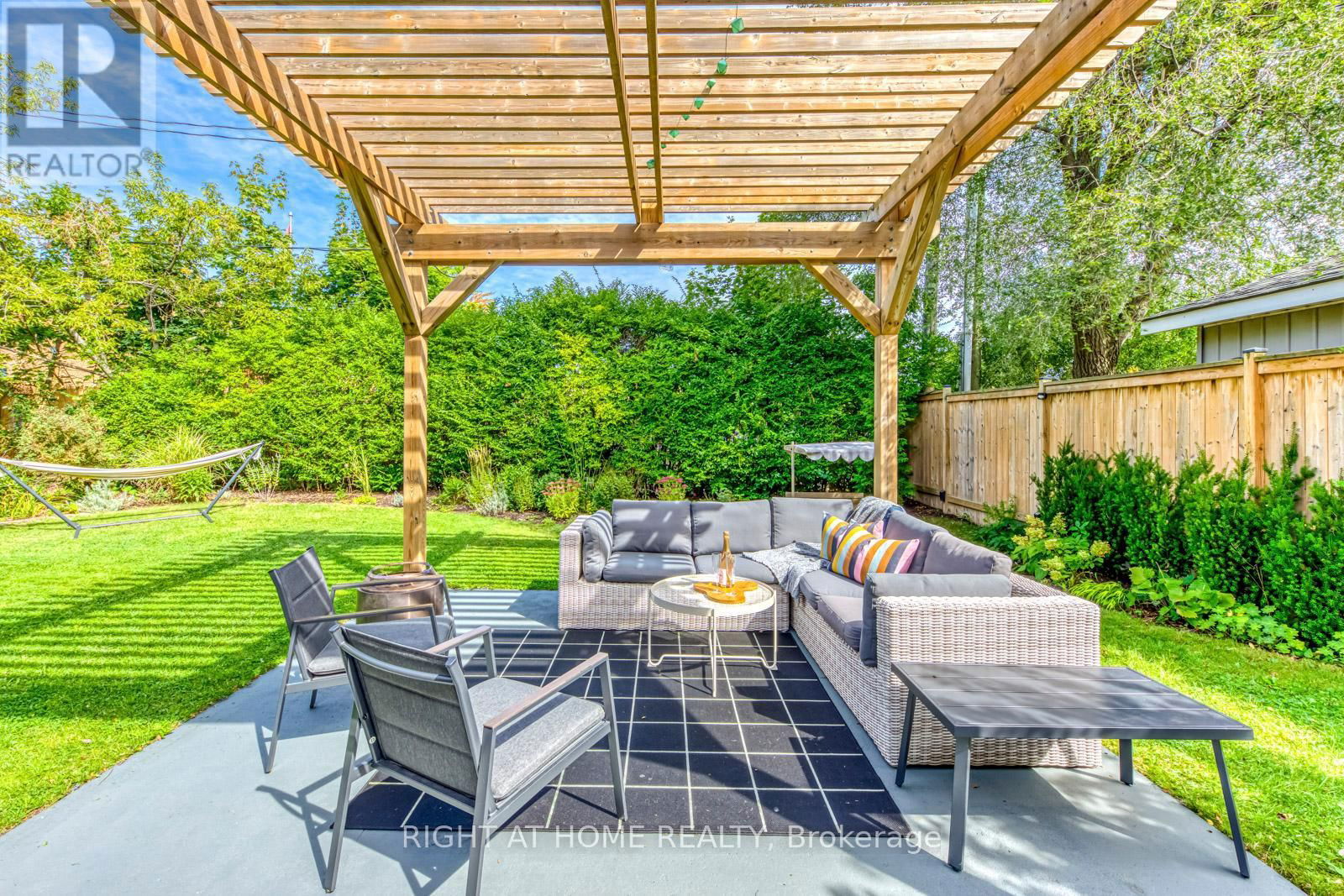 1306 NAPIER CRESCENT Image 41