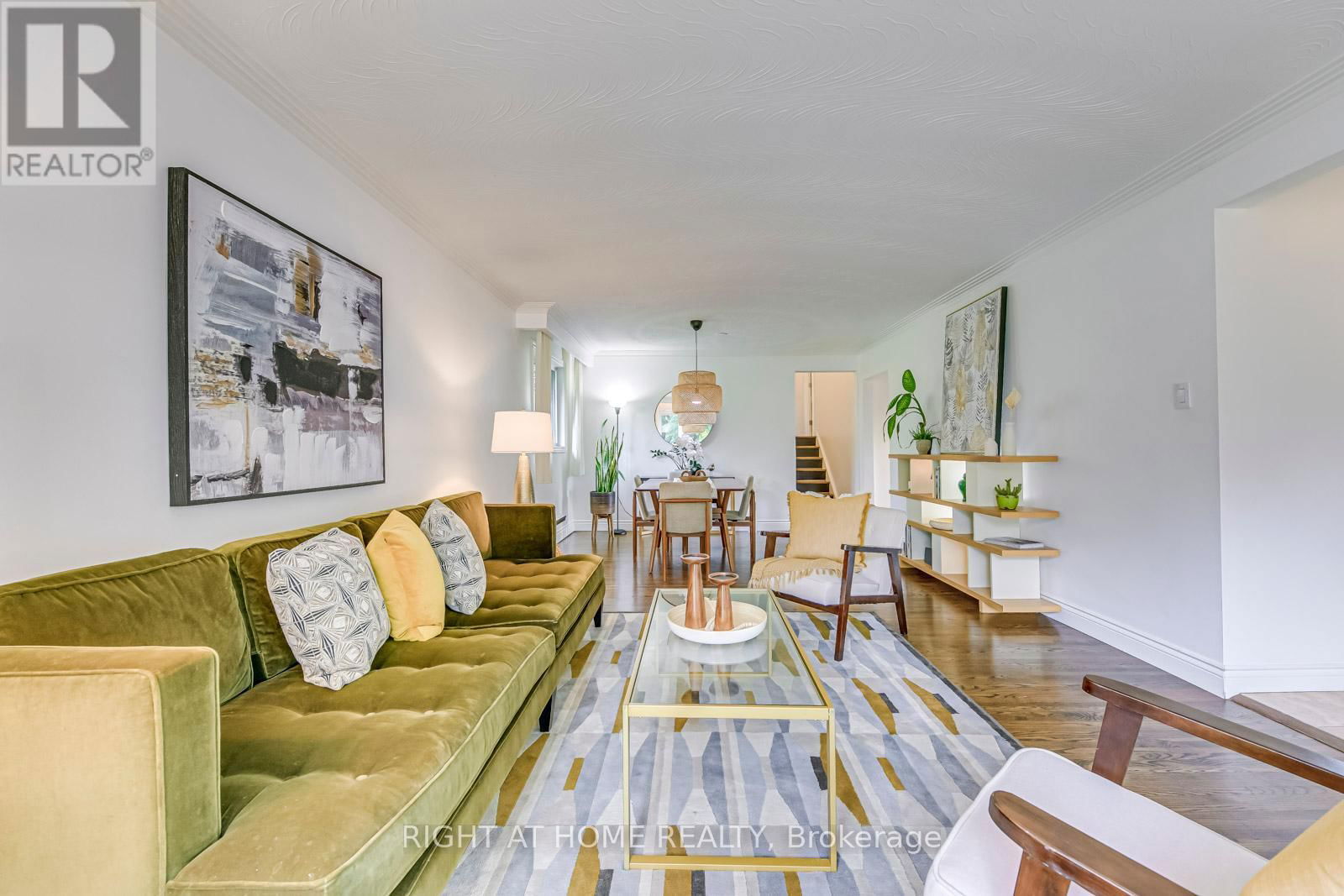 1306 NAPIER CRESCENT Image 7