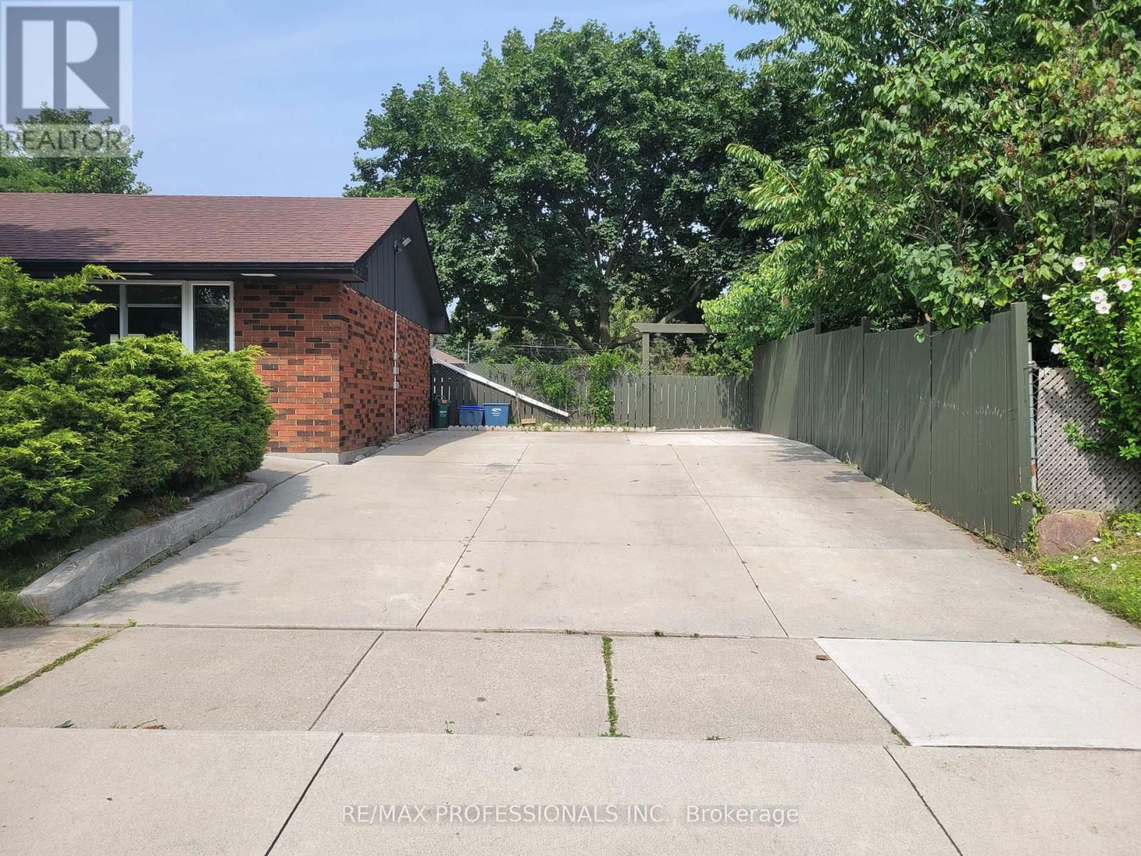 1411 CHARLES DRIVE Image 3