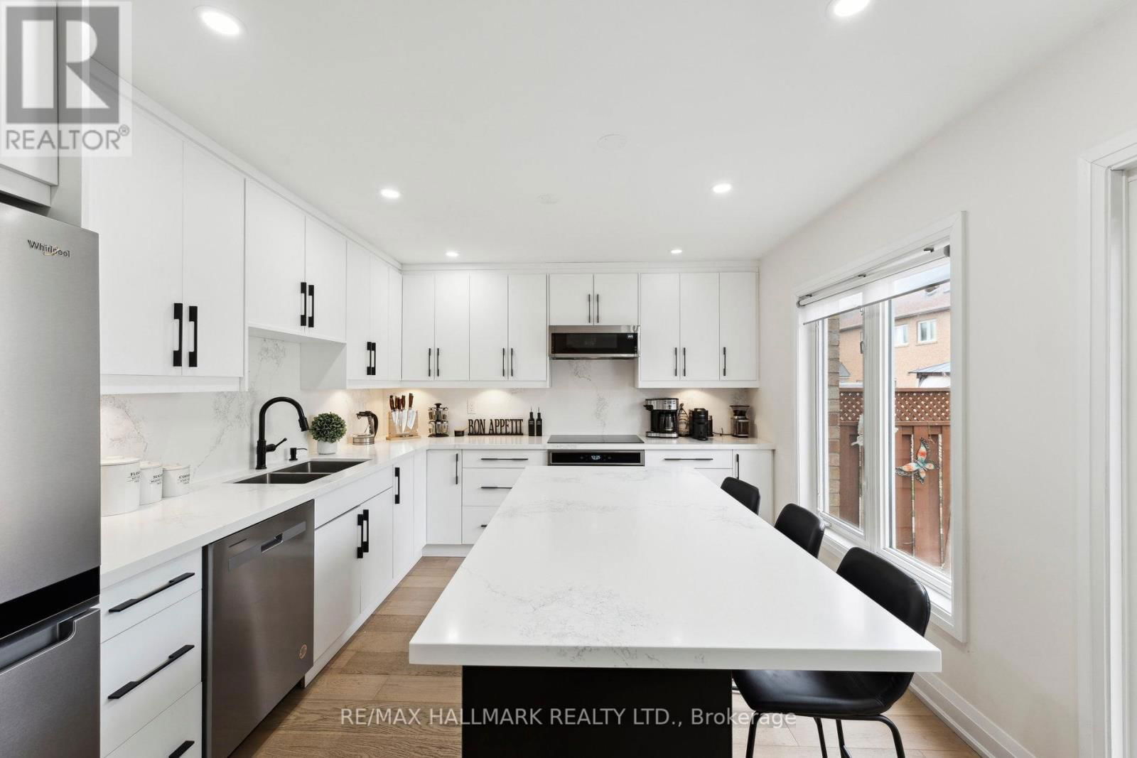128 SEASIDE CIRCLE Image 12