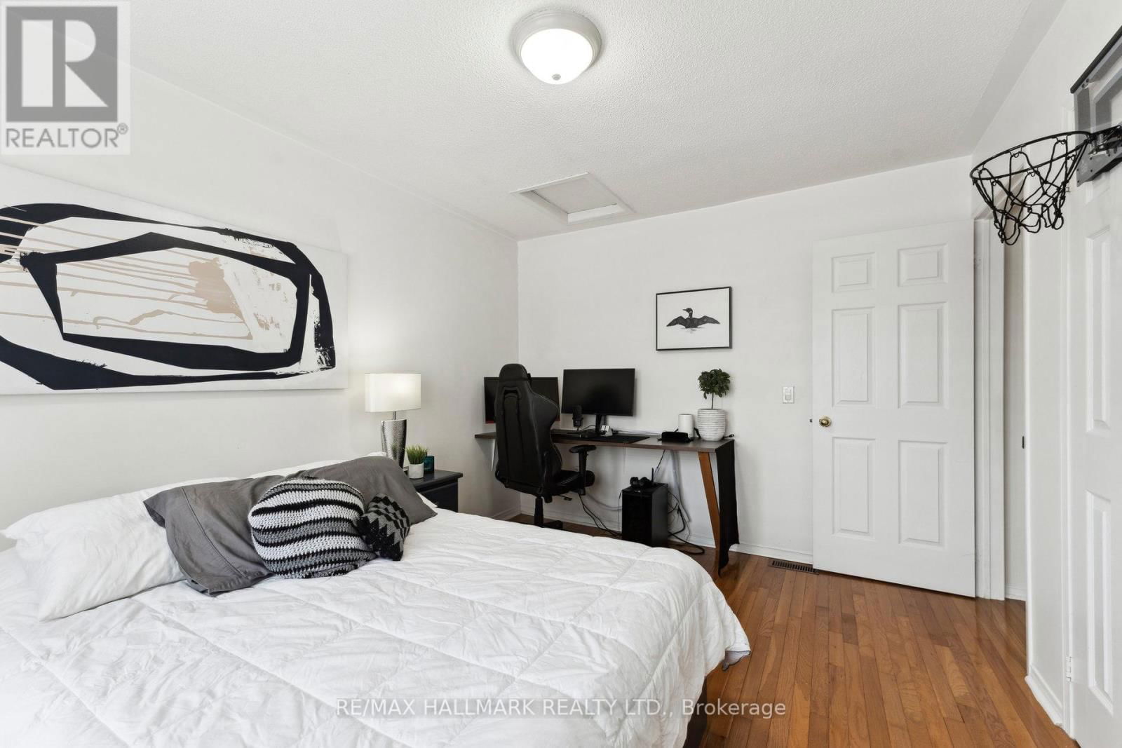 128 SEASIDE CIRCLE Image 26