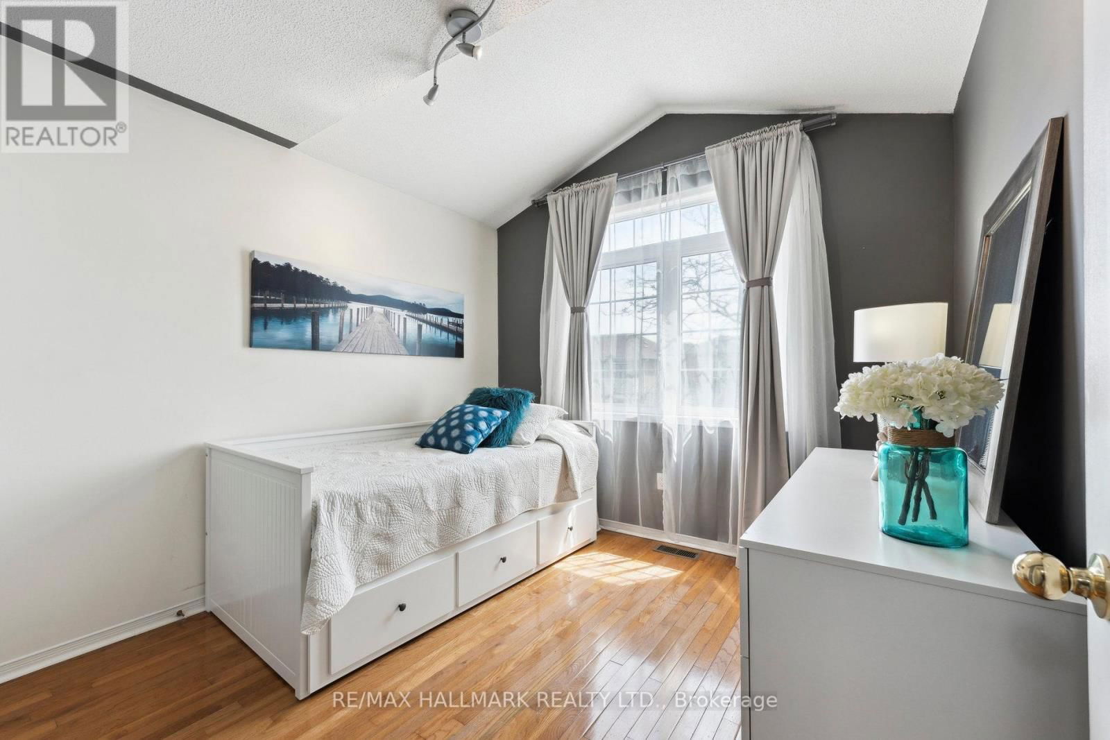 128 SEASIDE CIRCLE Image 27