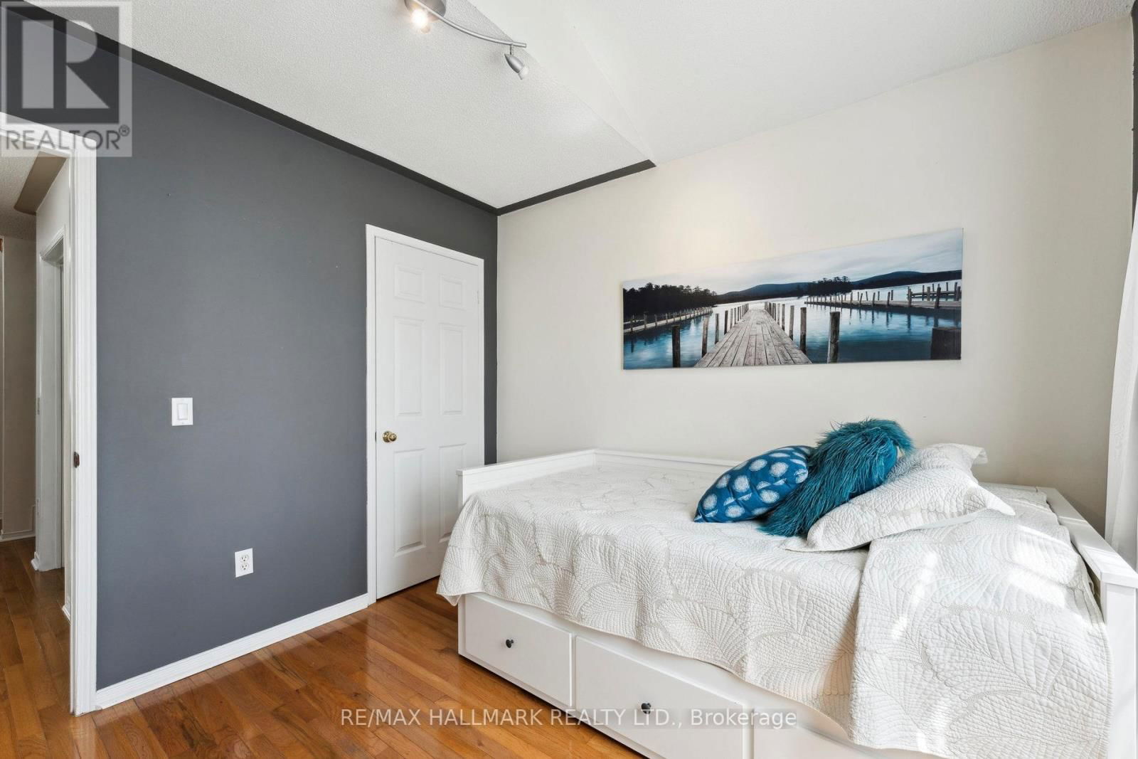 128 SEASIDE CIRCLE Image 28