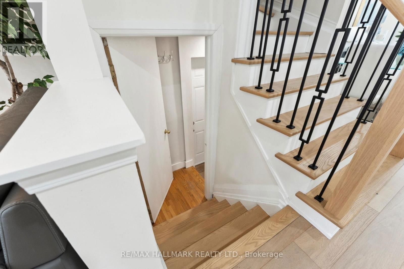 128 SEASIDE CIRCLE Image 33