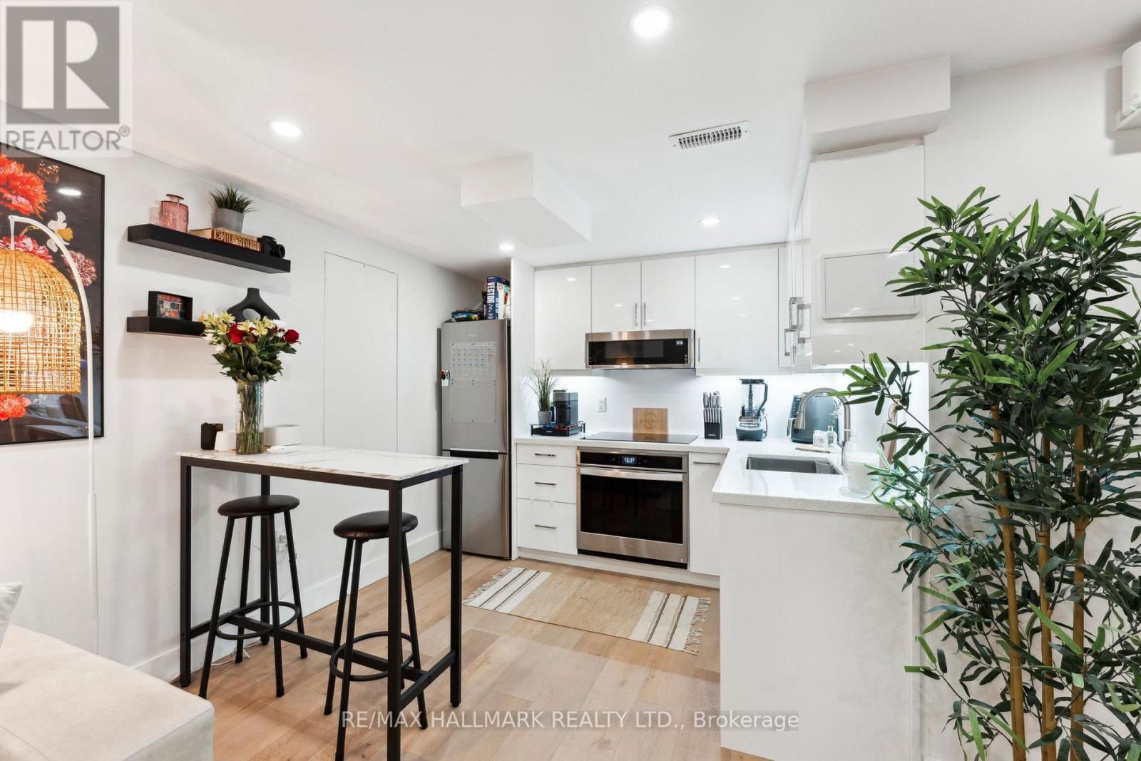 128 SEASIDE CIRCLE Image 36