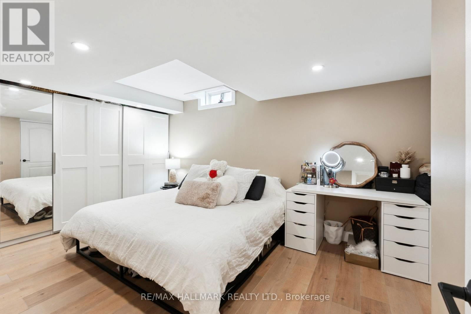 128 SEASIDE CIRCLE Image 38