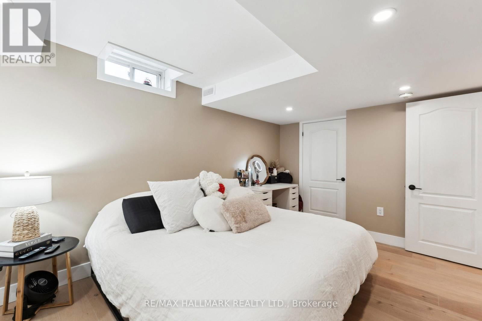 128 SEASIDE CIRCLE Image 39