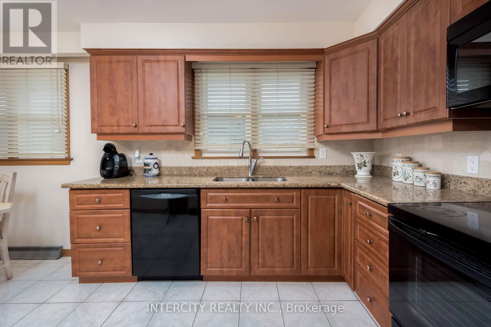 852 GLENCAIRN AVENUE Image 15