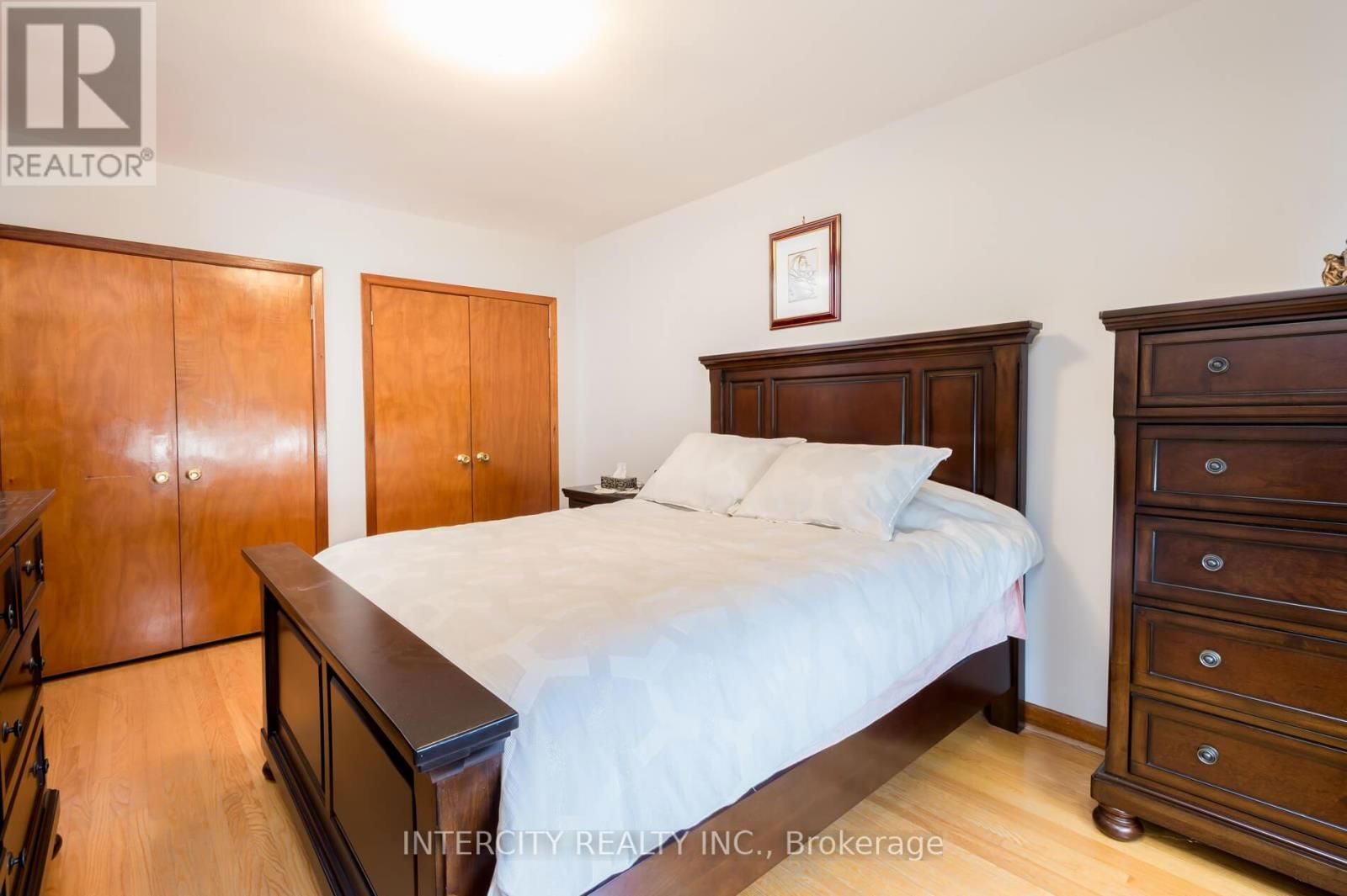 852 GLENCAIRN AVENUE Image 18