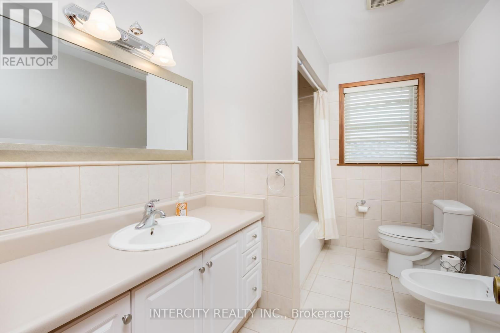 852 GLENCAIRN AVENUE Image 21